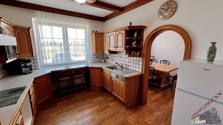 Küche EG mit Blick ins Speisezimmer