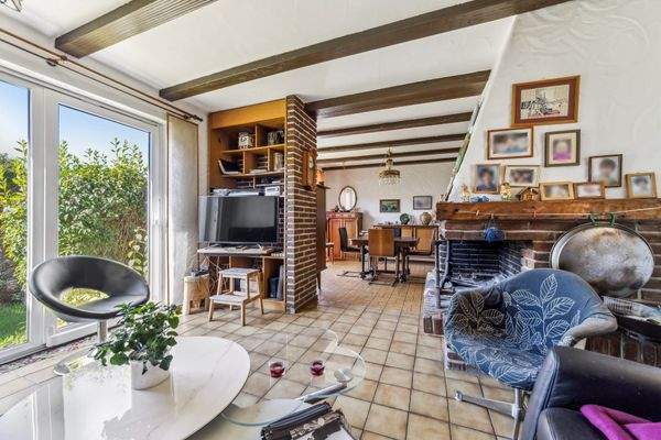 Wohnzimmer mit Kamin