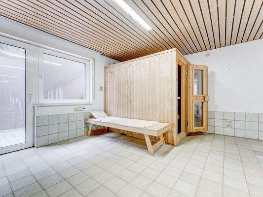 Saunabereich mit Zugang zum Außenbereich