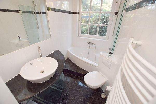 Durchaus aufwendig modernisiert, aber mit Gebrauchsspuren