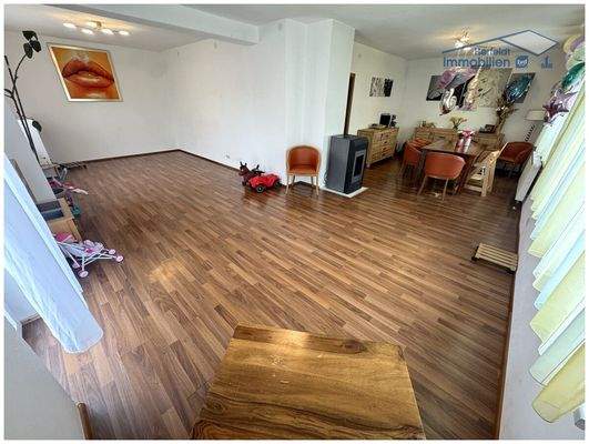 Geräumiger Wohn-Ess-Bereich mit ca. 44 m²