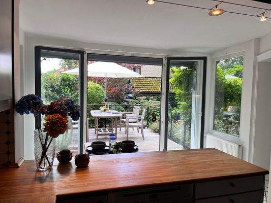 Blick von der Küche  auf die Terrasse