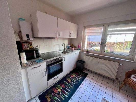 Küche mit Einbauküche