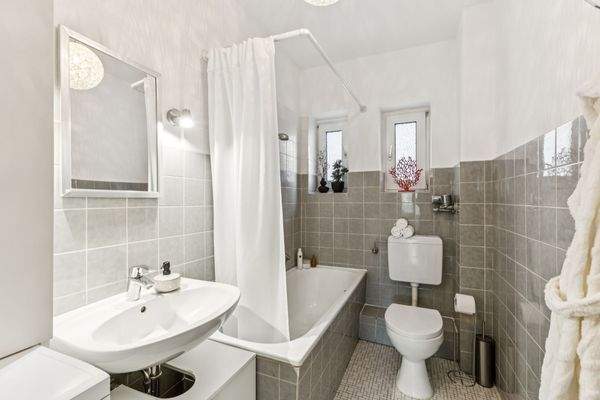 Wannenbad (Einrichtungsbeispiel)