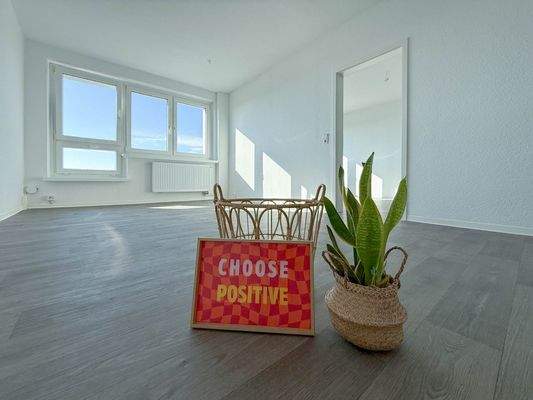 Wohnzimmer mit offener Küche