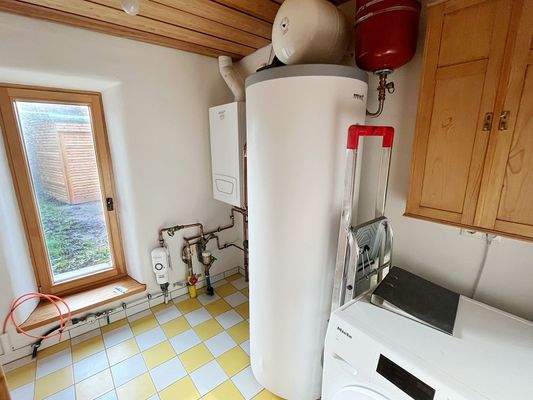 Heizungsraum mit WM-Anschluss