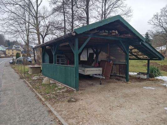 gegenüberliegendes Grundstück