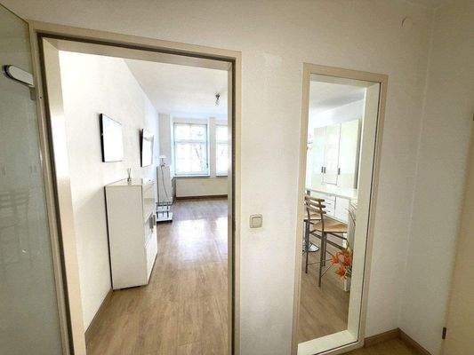 Vom Flurbereich in den Wohnraum