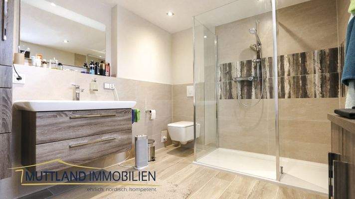 modernisiertes Duschbad im OG