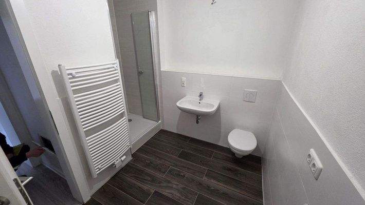 Bad mit Dusche ohne Fenster Bild 1.jpg