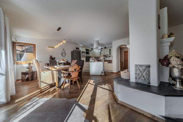 Ess- und Kochbereich mit Kamin