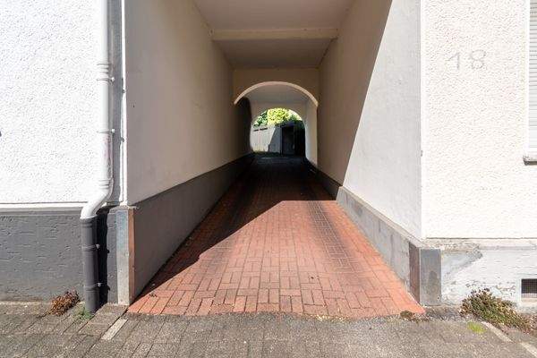 Durchfahrt zum Garagenhof