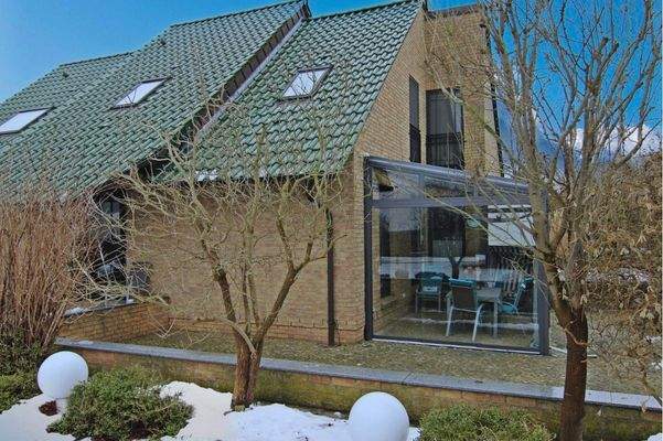 Rückseite mit Wintergarten