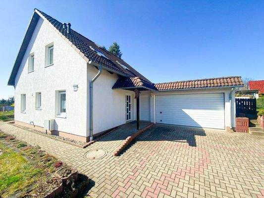 Immobilie Straßenansicht