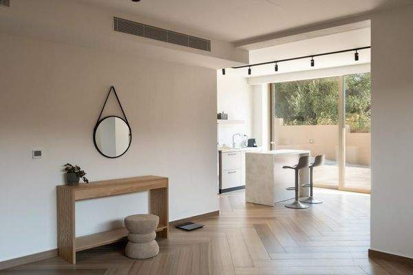 Kreta, Tavronitis: Zeitgenössisch eingerichtete Villa mit Pool zu verkaufen