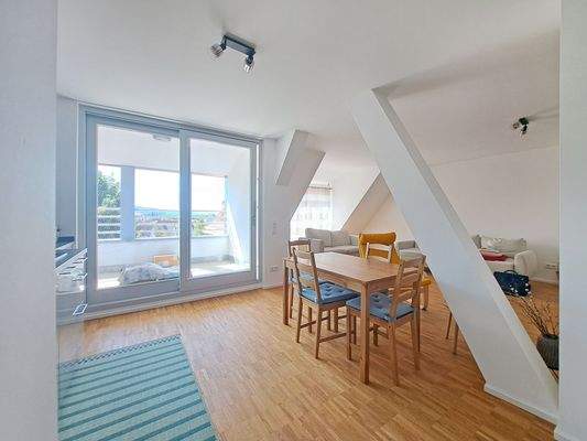 Blick auf sonnige Loggia