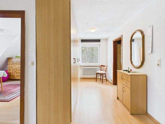 Flur mit pot. weiterem Schlafzimmer