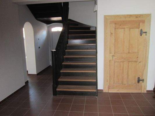 Treppe und Gäste WC