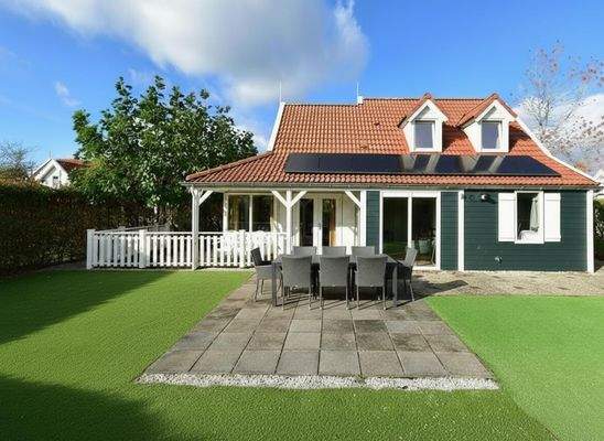 chalet-kaufen-summio-park-aquadelta-bruinisse-niederlande-rueckseite-solarpanele-veranda-2025