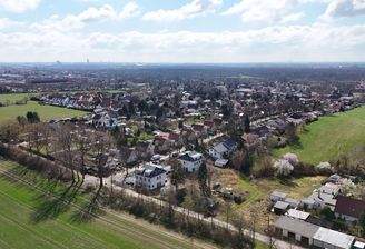 Grundstück mit Umgebung