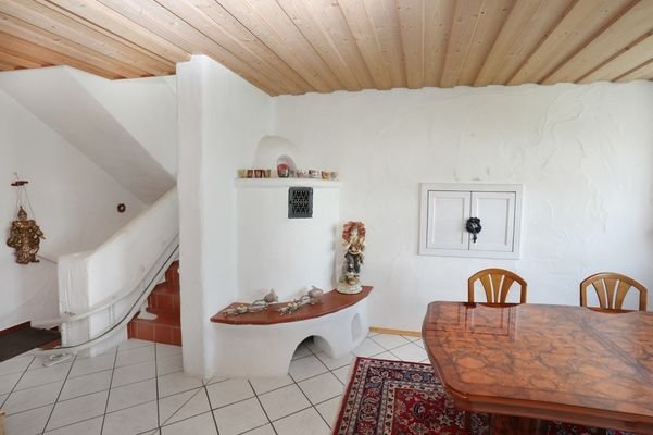 Esszimmer mit Treppenaufgang 