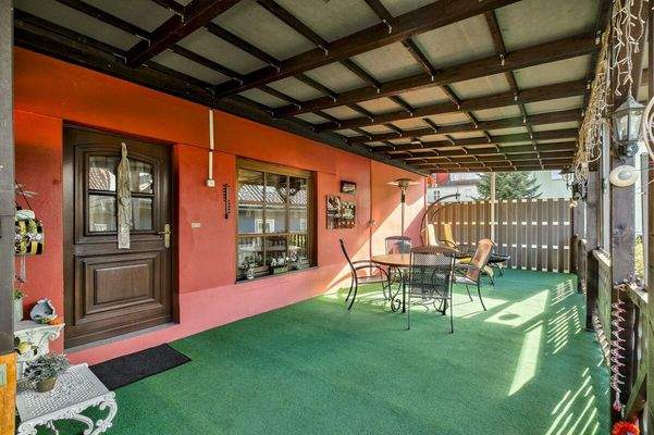 Überdachte Terrasse