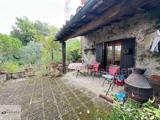 Wohnhaus mit Terrasse