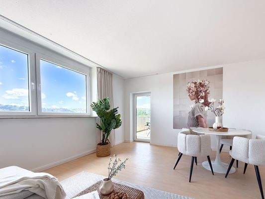 helles Wohnzimmer mit Zugang auf den Südwest-Balkon