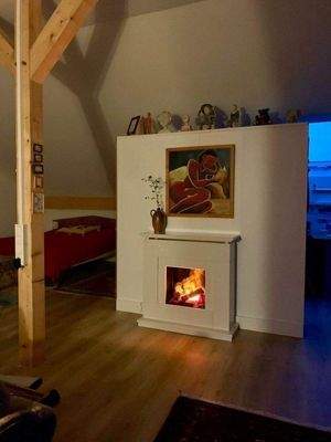 Elektrischer Kaminofen im DG