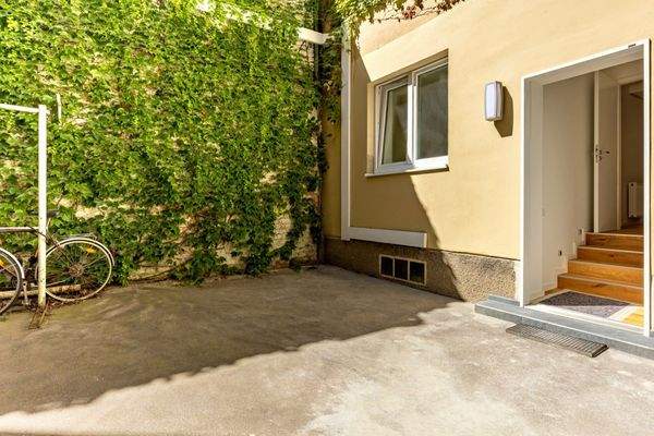 Innenhof mit Terrasse