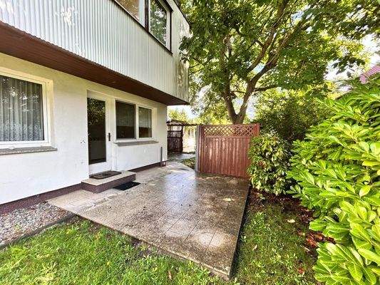 Rückseite mit FeWo-Terrasse