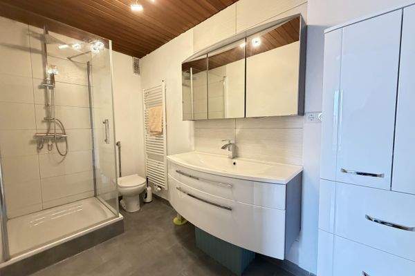 Badezimmer im Obergeschoss