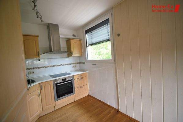 Ess-Küchen - Fenster mit Blick auf den Spielplatz