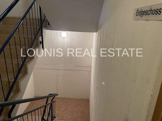 Hochwertiges und gepflegtes Steintreppenhaus