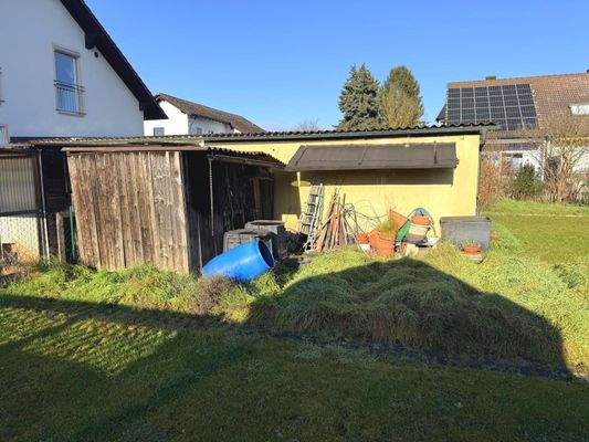 Doppelgarage mit Anbau