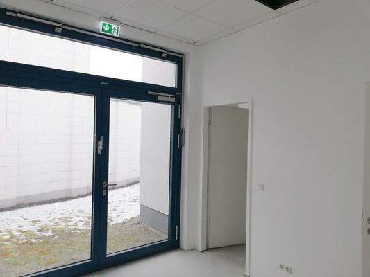 kleines Büro mit Durchgang 9,44