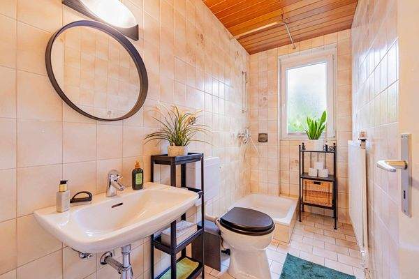 Badezimmer/Gäste-WC WE1