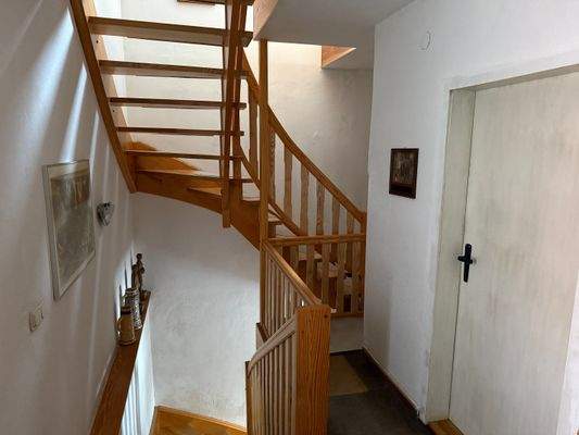 Treppenhaus OG zum DG