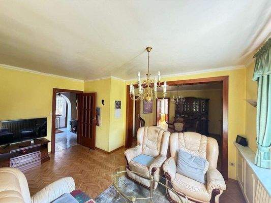 Wohnzimmer mit Blick zum Flur