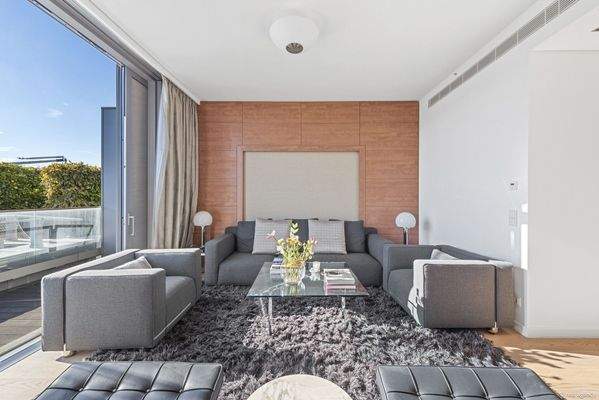 2025-09-15-S01408-Schottenring 22, 1010 Wien-008