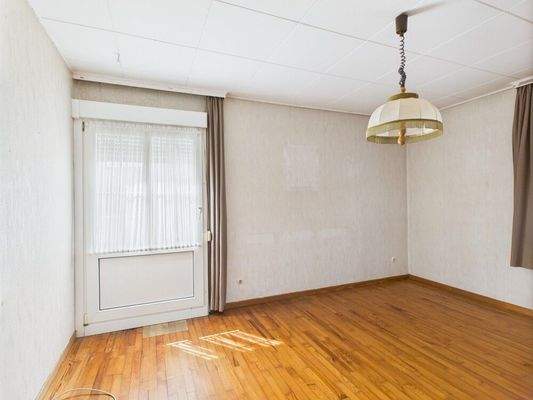 Zimmer OG mit kleinem Balkon