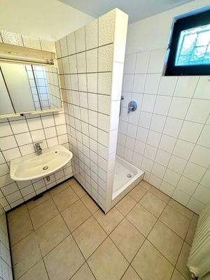 C4 Duschbad Souterrain.jpg