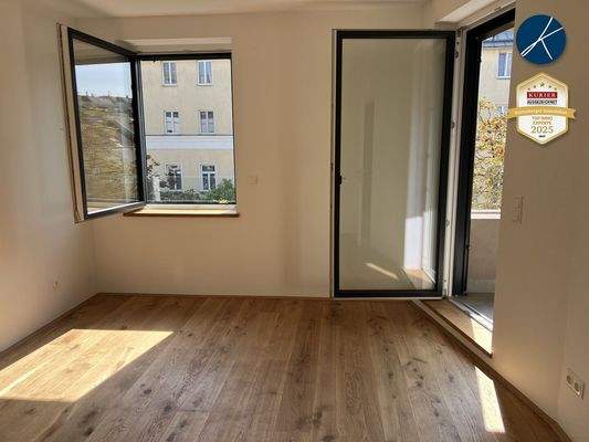 Schlafzimmer mit Grünblick auf Kastanienbäume