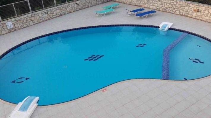 Kreta, Asprouliani: Stilvolles 3-Zimmer-Haus in einer Wohnanlage zu verkaufen