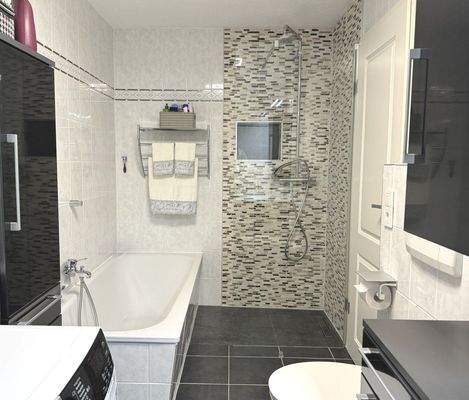 Haupthaus Badezimmer innenliegend