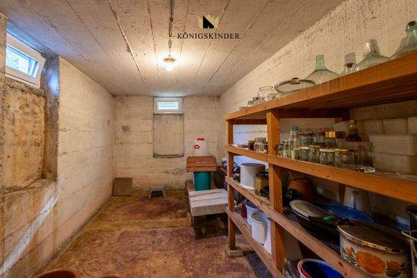 Keller mit Naturboden