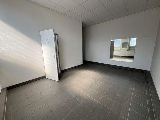 Umkleide Herren andere Sicht.jpg