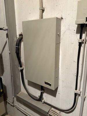 gepflegte Anschlusskästen im Keller