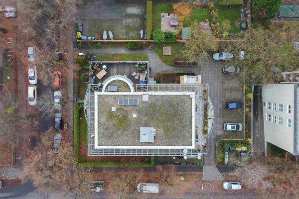 Luftbild Gebäude und Grundstück