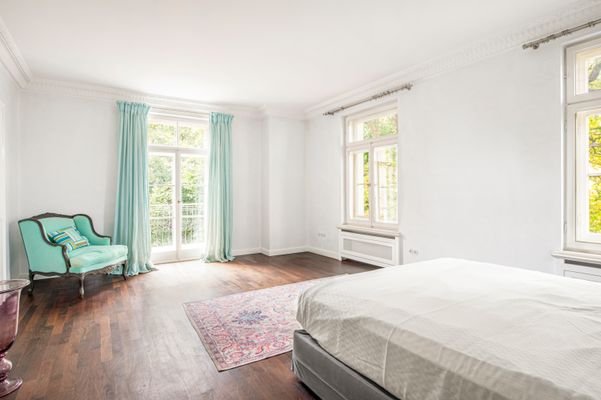 Schlafzimmer mit Balkonzugang